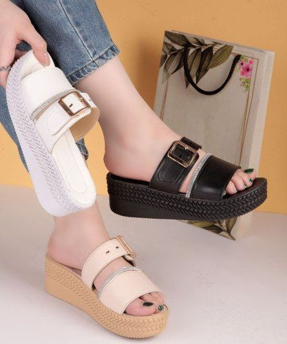 صندل زنانه لژدار مشکی و کرم