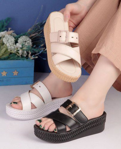 صندل زنانه لژدار مشکی و کرم