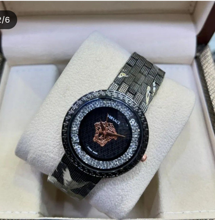 Versace Realy ورساچه #مجلسی تلالویی زیبا وچشم نواز برای خاص پسندان این برندمتفاوت رو با توجه به درخواستهای مکرر همکاران شارژ کردیم که دنبال ساعتهای دستبندی مجلسی بودن طرح تیفانی قفل دستبندی موتورکوارتز قاب نگینی بند دستبندی