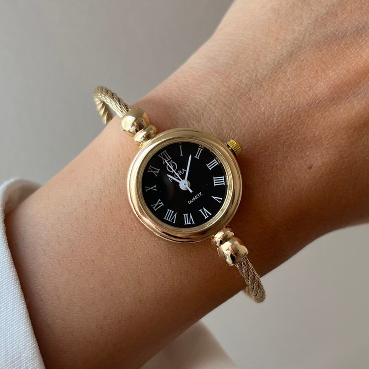 bangle با طراحی جدید و فانتزی برای خانمها #مجلسی موتور شرکتی بند النگویی بند استیل
