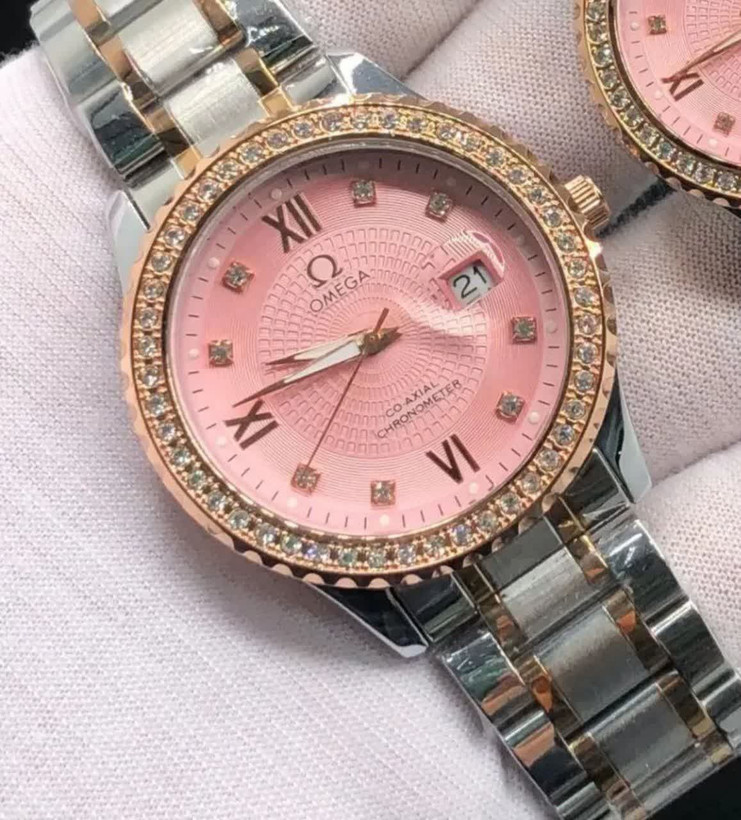 omega قطر صفحه ۳۰ میلی متر موتور ژاپن دارای روزشمار قاب نگین دار بند و قفل استیل شیشه کریستال حک لوگو برروی دسته موتور
