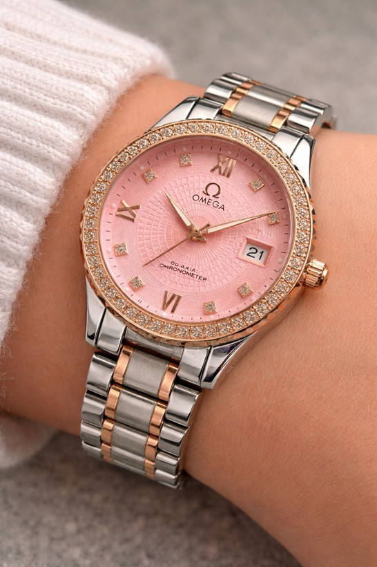 omega قطر صفحه ۳۰ میلی متر موتور ژاپن دارای روزشمار قاب نگین دار بند و قفل استیل شیشه کریستال حک لوگو برروی دسته موتور