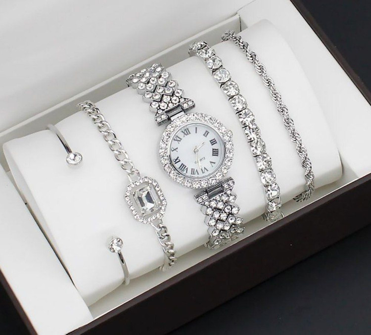 شارژ مجدد Cartier Silver For women "در لحظه؛بدرخشید" #مجلسی رنگ ثابت ضدآب بند نگین دار صفحه رومی قاب دور نگین موتور با کیفیت