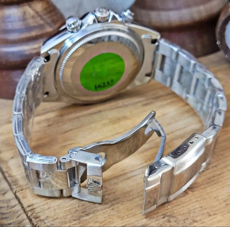 Rolex Submariner ساعت رولکس سابمرینر موتور ژاپن دارای روزشمار قاب دوار بند و قفل استیل شیشه کریستال حک لوگو برروی دسته موتور