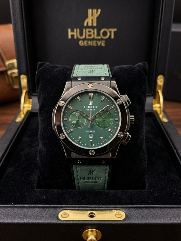 کد 2892 مردانه هابلوت چرمی اسپرت HOBLOT باکیفیت قاب استیل بند چرمی طراحی خاص، زیبا قفل فشاری موتور کوارتز دارای روز شمار دارای رنگ بندی 