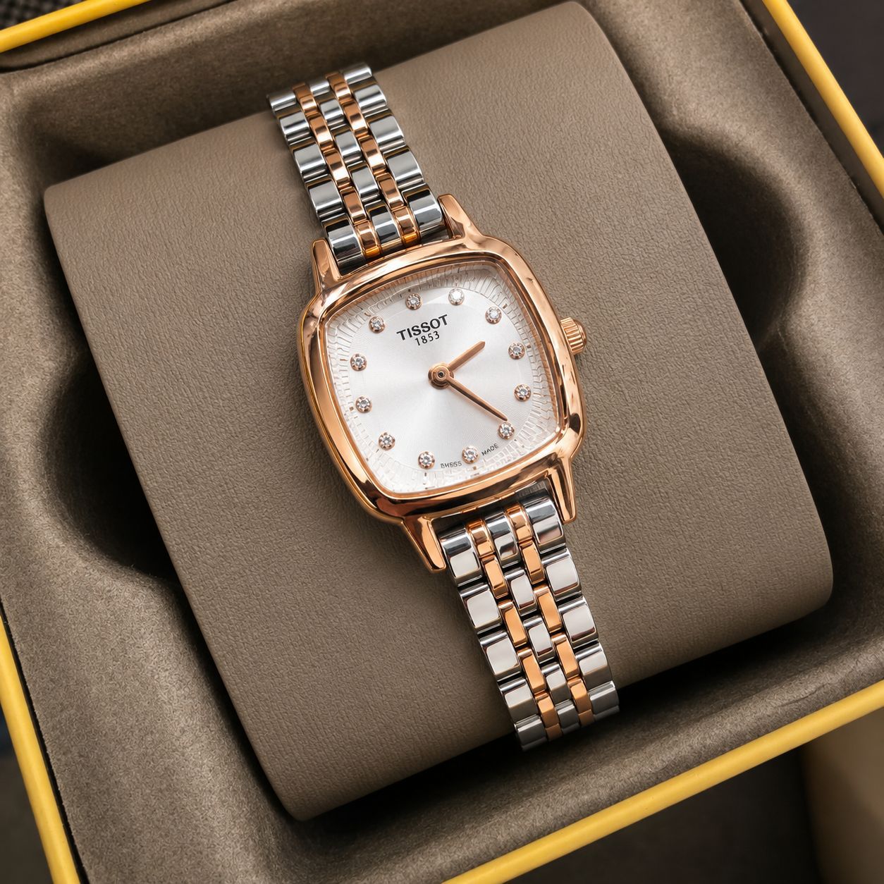 ☑️TISSOT            🔥highe quality                        🫶زنونه تیسوت دویل  رفرانس T 1983  قفل استیل پروانه ای مقاوم دربرابر آب  صفحه نگین دار بند استیل  صفحه مربعی  موتور کوارتز