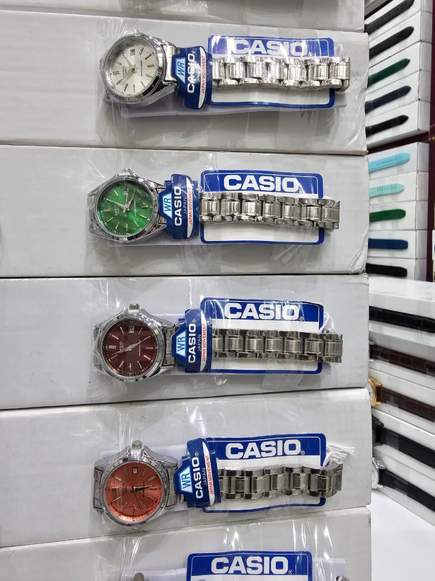 ☑️CASIO ☆☆☆☆ ▪︎high quality👌 > زنونه پرطرفدار کاسیو<< ✅ مونتاژ با کیفیت بالاتر(پریمیوم) قفل کلیپسی دارای روز شمار مقاوم دربرابر آب بند استیل موتور کوارتز رنگ سیلور