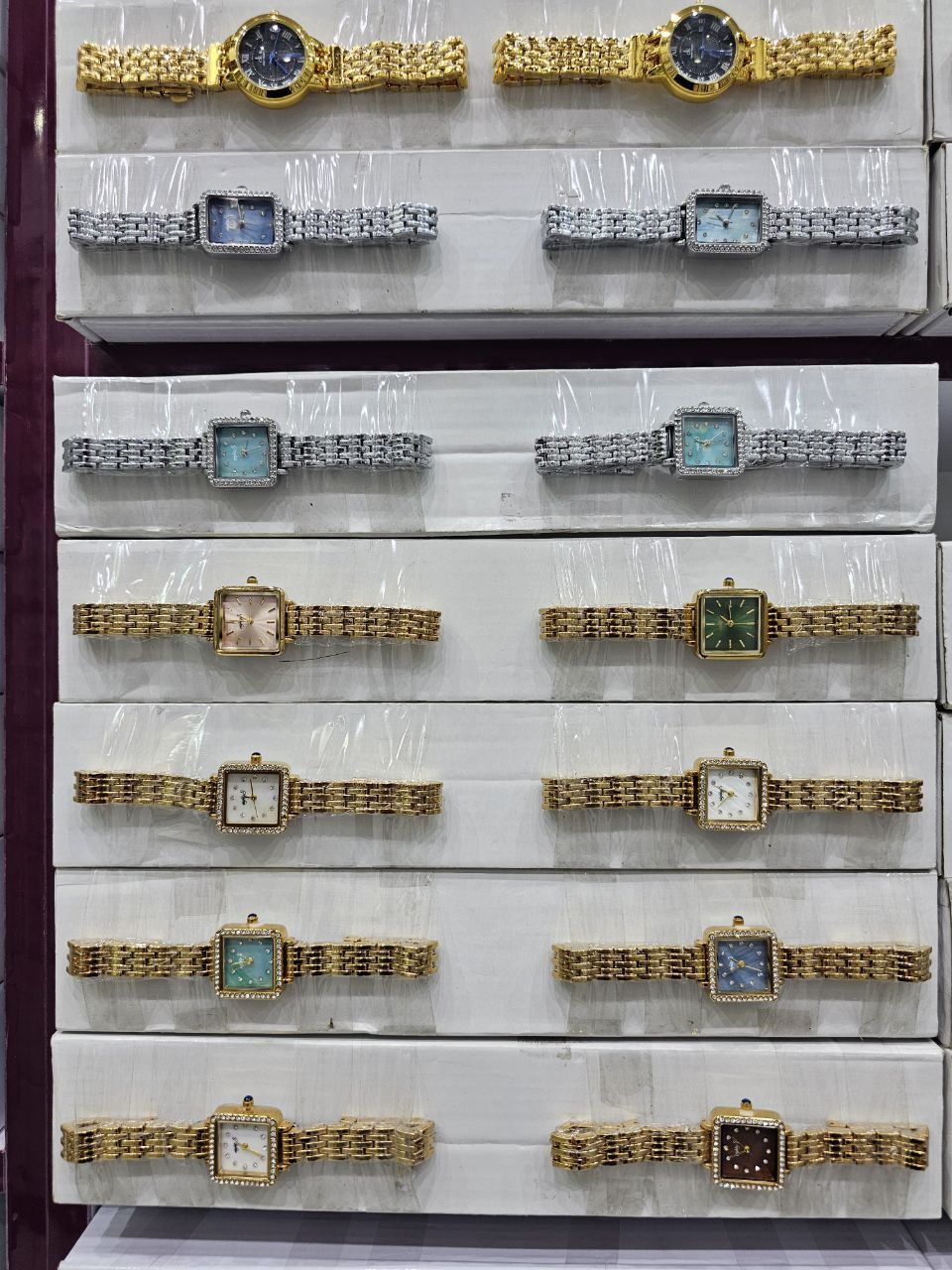 ☑️ eightys  jewellery  ترکیبی از زیبایی، درخشش و استایل خاص برای بانوان شیک‌پوش.  مناسب مهمانی هدیه و استفاده روزانه ✨ برند شرکتی  شیشه سافایر  قفل پروانه ای  موتورکوارتز  بند استیل مقاوم دربرابر آب