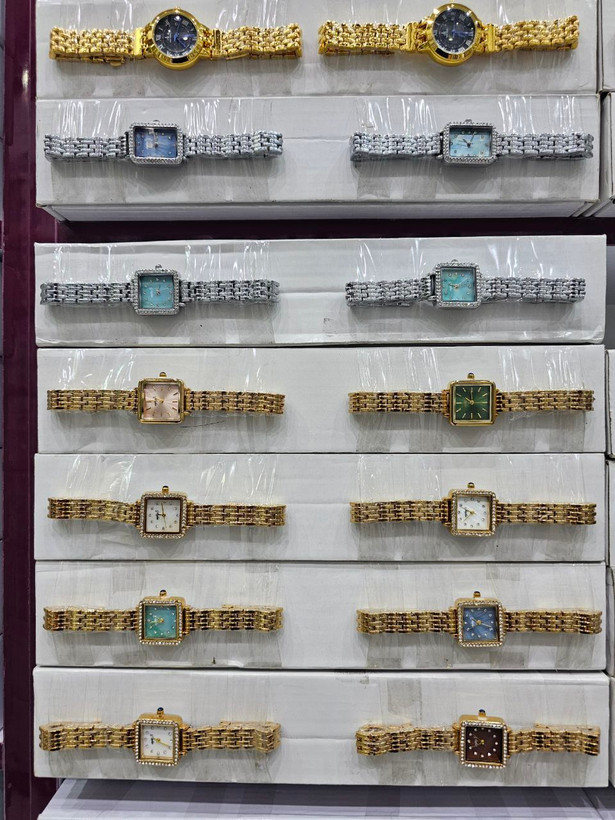 ☑️ eightys jewellery ترکیبی از زیبایی، درخشش و استایل خاص برای بانوان شیکپوش. مناسب مهمانی هدیه و استفاده روزانه ✨ برند شرکتی شیشه سافایر قفل پروانه ای موتورکوارتز بند استیل مقاوم دربرابر آب