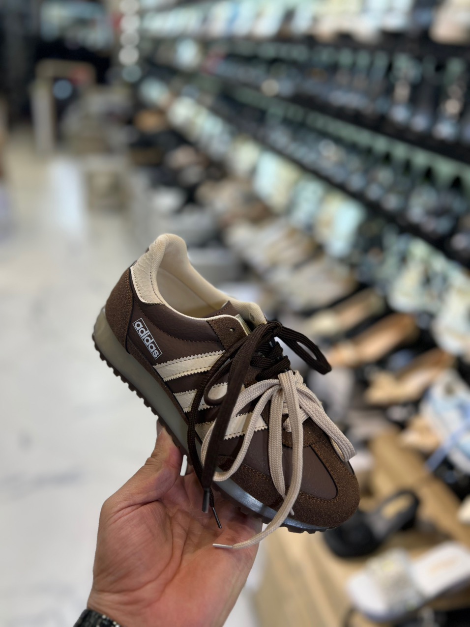 #کتونی  مدل Adidas🎀🎀  جدید 😍 زیره بتا ✌️ کیفیت عالی و رویه چرم هورس   سبک و نرم   قالب استاندارد