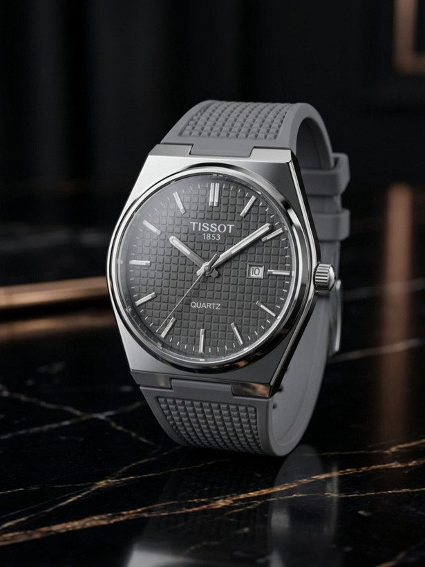 کد 2895 مردانه برند تیسوت TISSOT باکیفیت بند سیلیکونی طراحی خاص و زیبا موتور کوارتز قفل سگگی دارای روز شمار