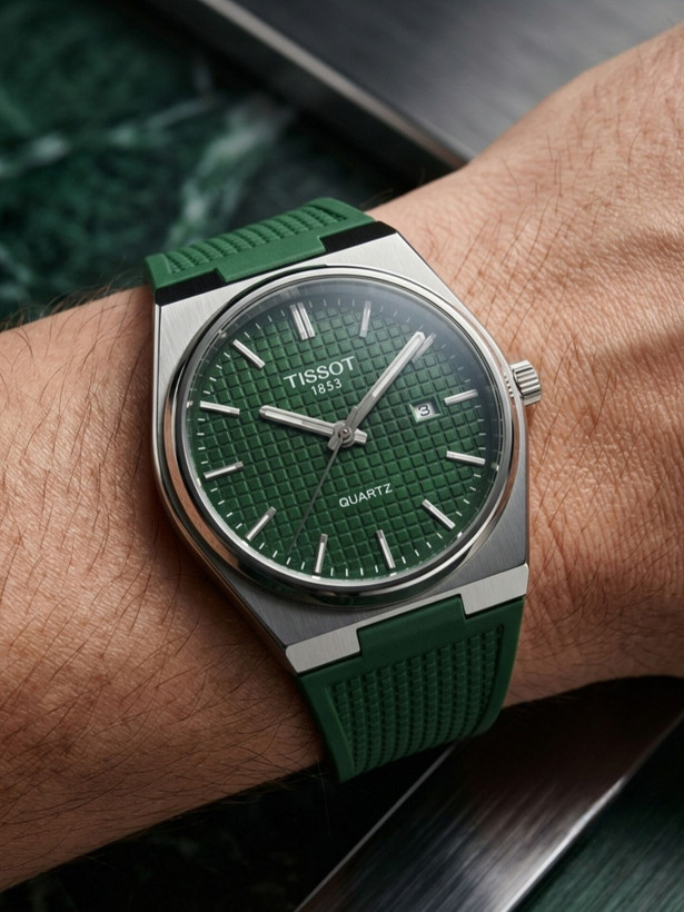 کد 2895 مردانه برند تیسوت TISSOT باکیفیت بند سیلیکونی طراحی خاص و زیبا موتور کوارتز قفل سگگی دارای روز شمار
