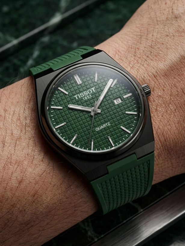 کد 2895 مردانه برند تیسوت TISSOT باکیفیت بند سیلیکونی طراحی خاص و زیبا موتور کوارتز قفل سگگی دارای روز شمار