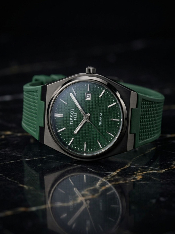 کد 2895 مردانه برند تیسوت TISSOT باکیفیت بند سیلیکونی طراحی خاص و زیبا موتور کوارتز قفل سگگی دارای روز شمار