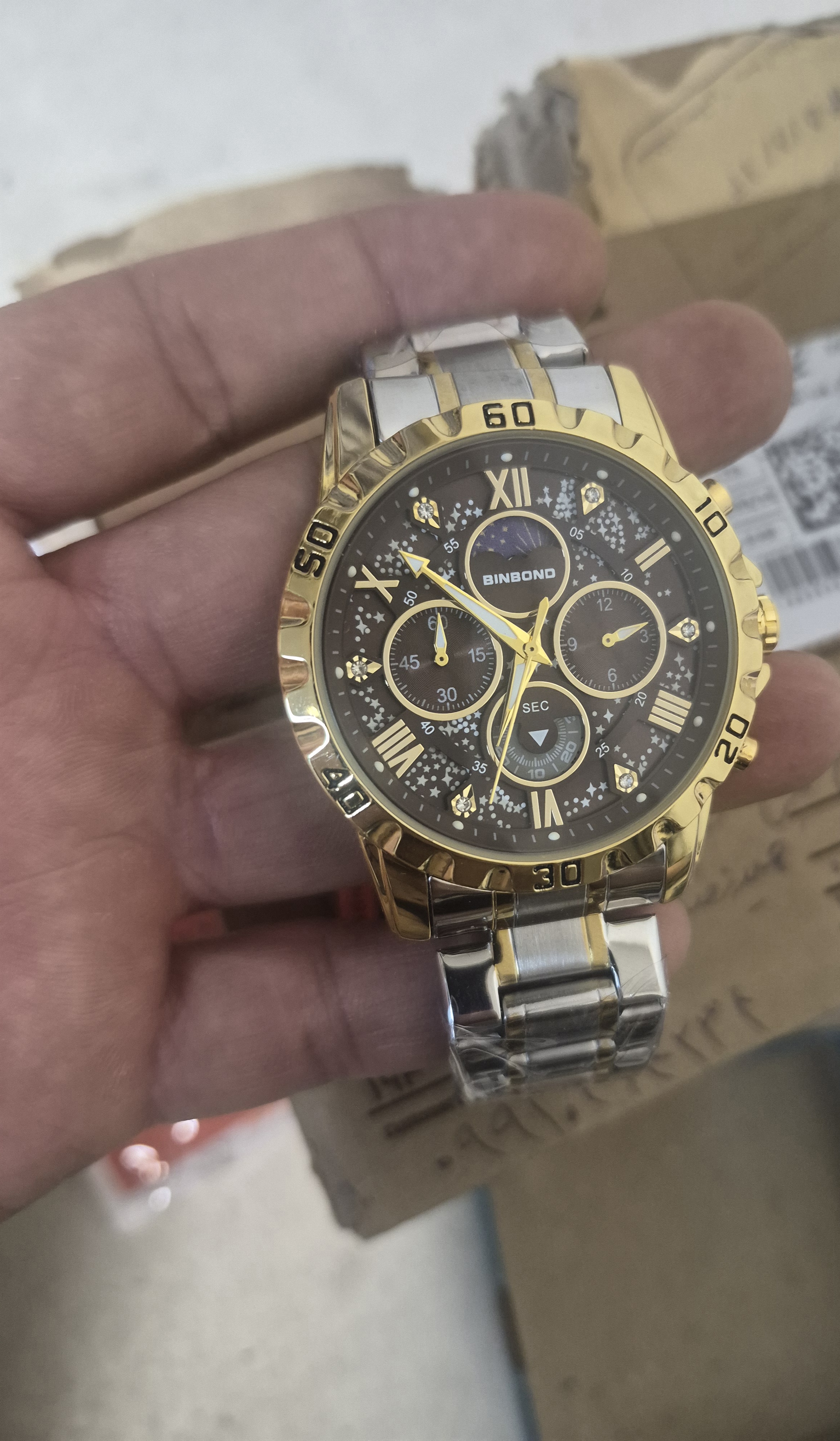 ☑️BIN BOND            VIP Original watch 🫆  《highe quality》                        بین باند الماسی نو   نمایش روز ماه صفحه کهکشانی شب نما  برند شرکتی  دارای روز شمار کرنوگراف  بندفولادی ضد زنگ مقاوم دربرابر آب  رنگ ثابت  قفل کلیپسی موتور کوارتز شرکتی  خاص وجذاب
