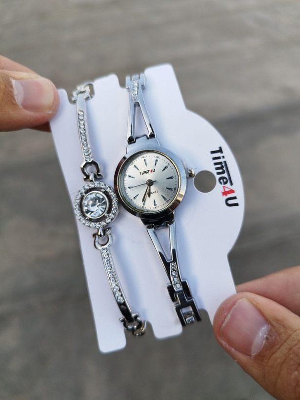 کد 2970 ساعت زنانه ست دستبندی برند TIME4U ✅ باکیفیت ( سفارشی ) ✅ ضد آب ( واشر دار ) ست دستبند طراحی خاص، زیبا ظریف قفل دستبندی موتور کوارتز 