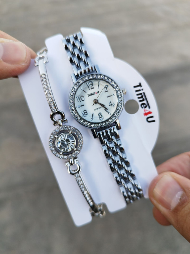 کد 2970 ساعت زنانه ست دستبندی برند TIME4U ✅ باکیفیت ( سفارشی ) ✅ ضد آب ( واشر دار ) ست دستبند طراحی خاص، زیبا ظریف قفل دستبندی موتور کوارتز 