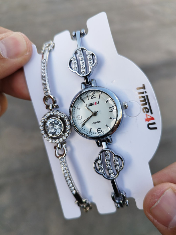 کد 2970 ساعت زنانه ست دستبندی برند TIME4U ✅ باکیفیت ( سفارشی ) ✅ ضد آب ( واشر دار ) ست دستبند طراحی خاص، زیبا ظریف قفل دستبندی موتور کوارتز 