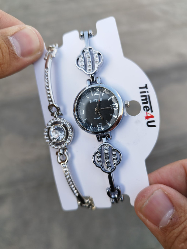 کد 2970 ساعت زنانه ست دستبندی برند TIME4U ✅ باکیفیت ( سفارشی ) ✅ ضد آب ( واشر دار ) ست دستبند طراحی خاص، زیبا ظریف قفل دستبندی موتور کوارتز 