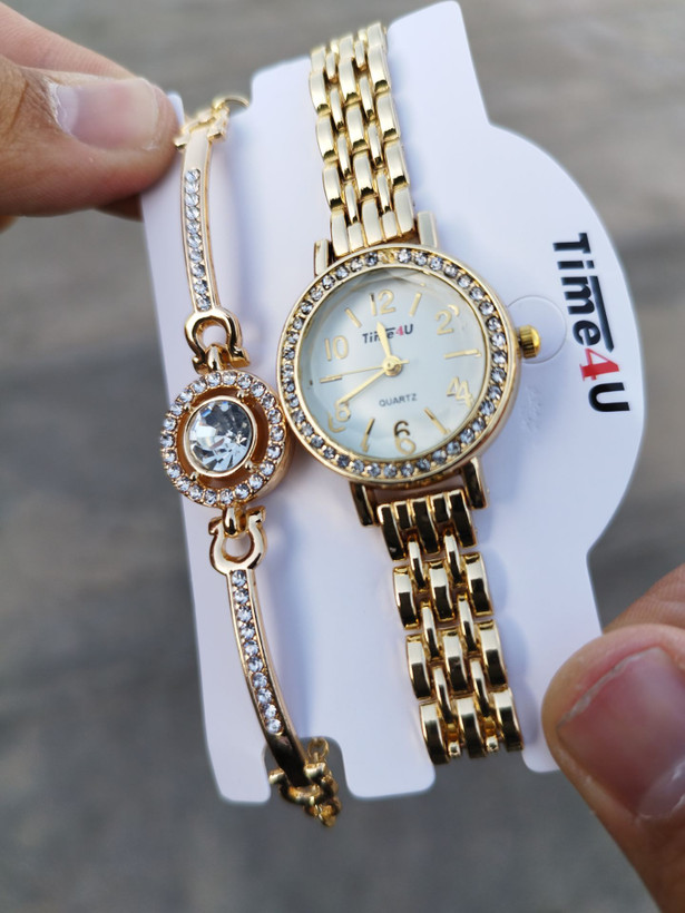 کد 2970 ساعت زنانه ست دستبندی برند TIME4U ✅ باکیفیت ( سفارشی ) ✅ ضد آب ( واشر دار ) ست دستبند طراحی خاص، زیبا ظریف قفل دستبندی موتور کوارتز 